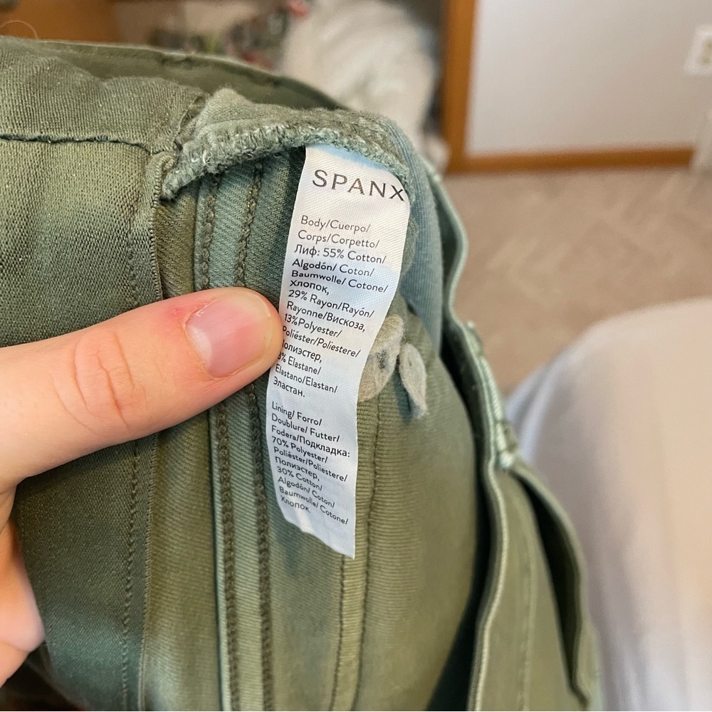 Spanx Stretch Twill Ankle Cargo Pants soft sage medium - Picture 6 of 8